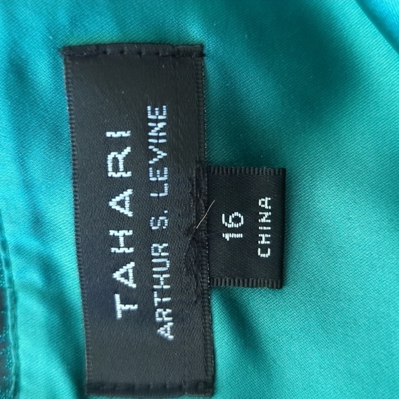 Tahari ARTHUR S. LEVINE DRESS - Picture 13 of 14